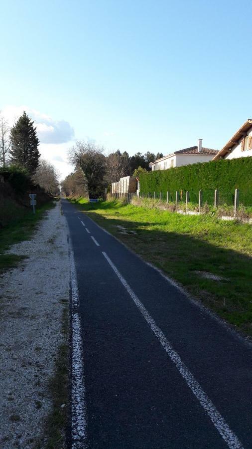 Hotel Restaurant Les Bruyeres Saint-Medard-en-Jalles Exterior photo