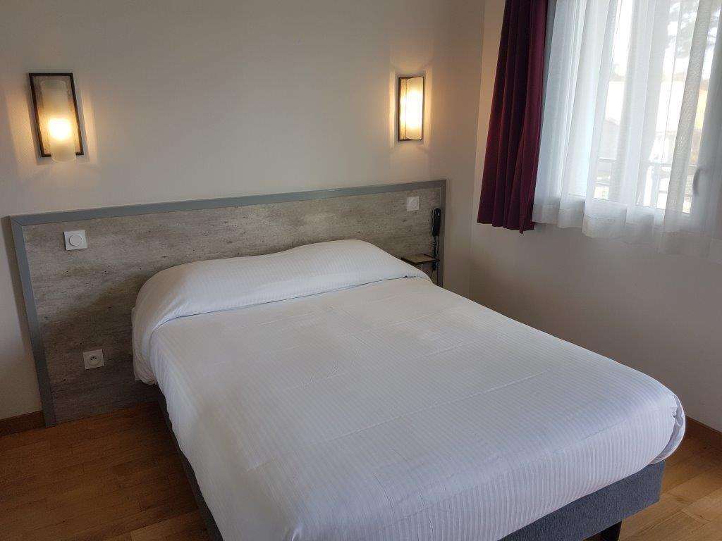 Hotel Restaurant Les Bruyeres Saint-Medard-en-Jalles Room photo